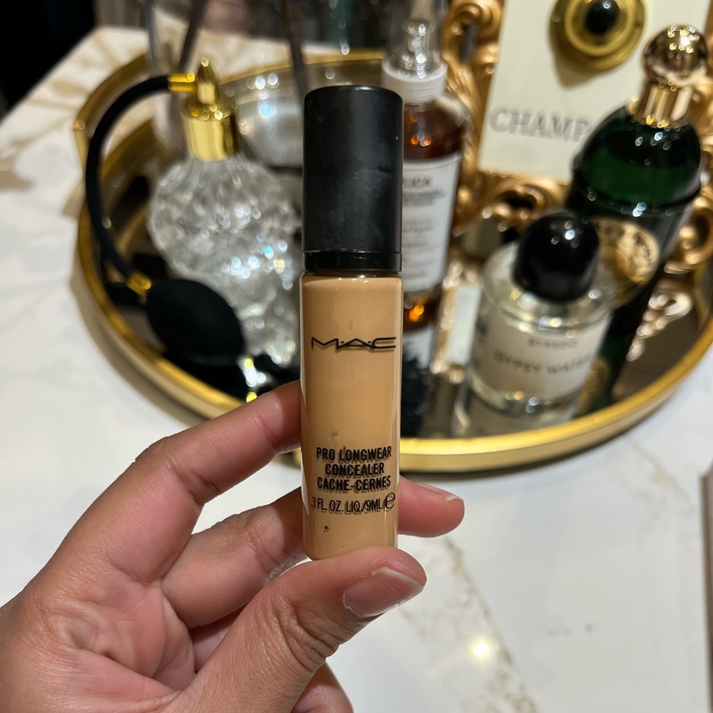MAC Pro Longwear Concealer- NC35